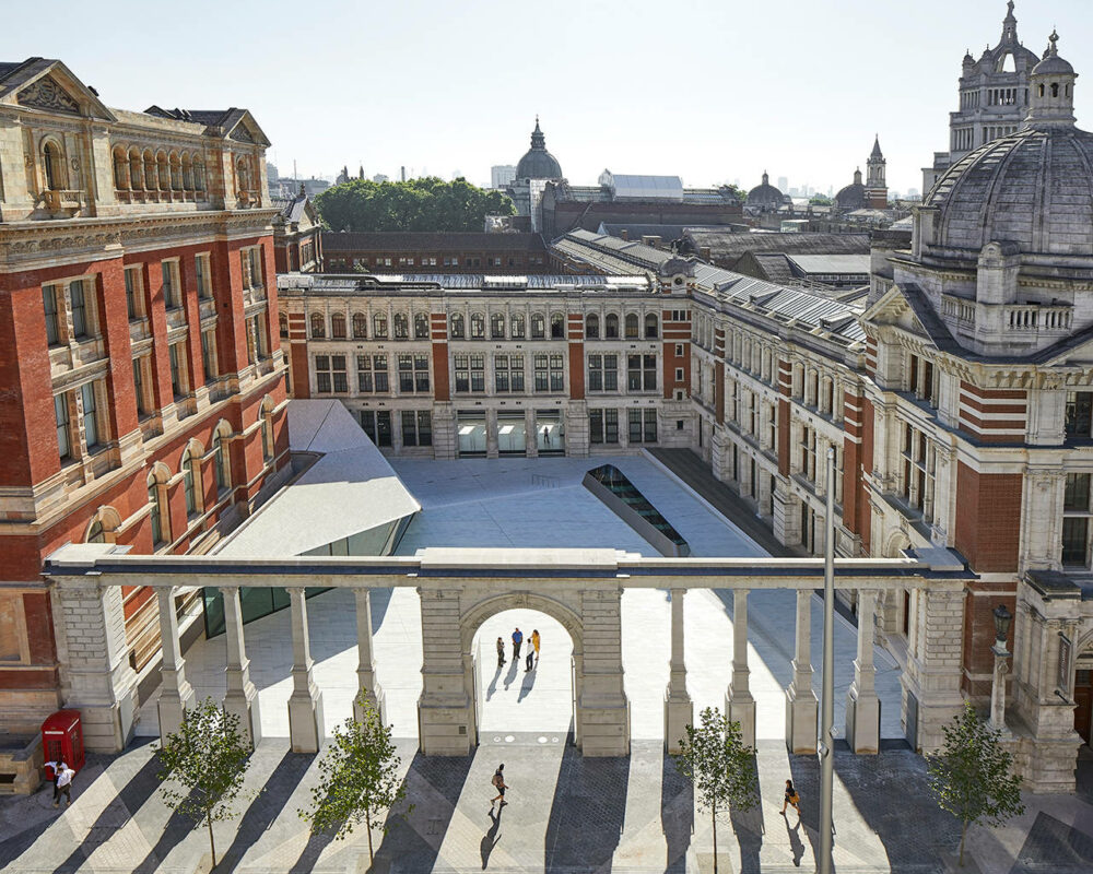 Porcelain-tiled courtyard